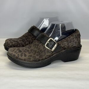 Born Glendale Clogs Closed Toe Animal Print Brown/Black Womens Size 7 Buckle